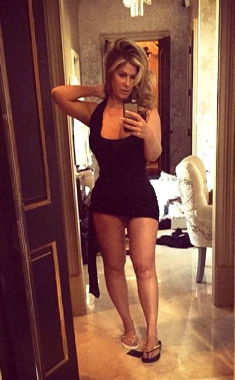 Kim Zolciak Loves Her Chunky Legs Slams Rude Ass People Over Body