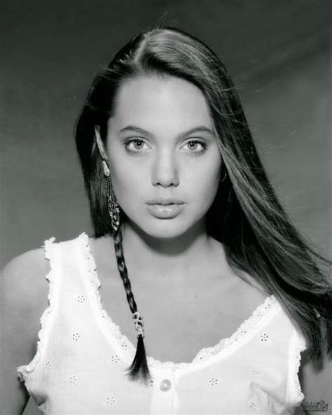 First Photo Shoots Of Hot Angelina Jolie When She Was 15 Years Old 29 Pics
