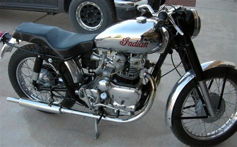 The motorcycle is not made for attacking corners, it is made for relaxed riding in a straight line. RoyalEnfields.com: Royal Enfield Indian Tomahawk, 1960s style