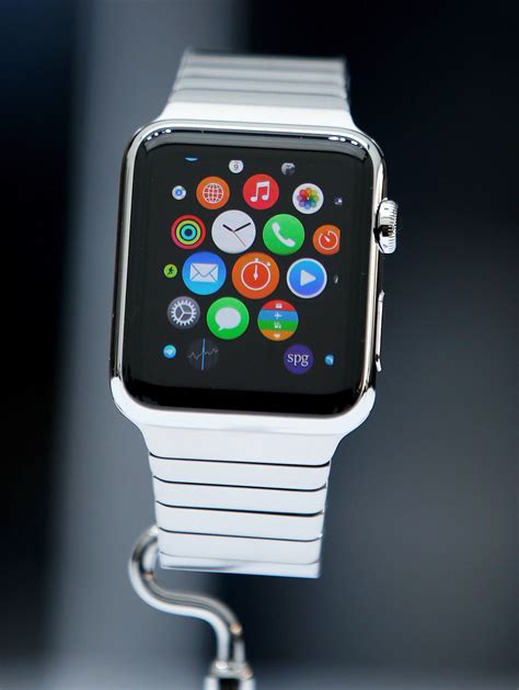 Apple Hiring Fashion Experts Ahead Of Apple Watch Launch Time