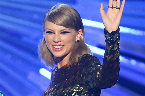 Tras Brillar En Los Mtv Video Music Awards Taylor Swift Ahora Se Alza