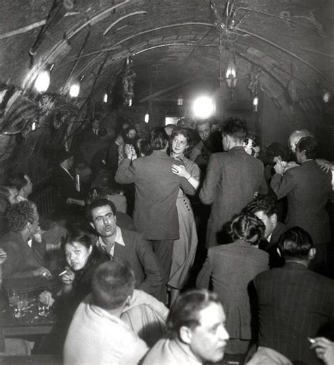 Le Tabou cave à zazous Saint Germain des Prés Paris 1947 Photo de