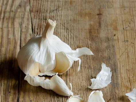 How To Peel Garlic Quickly Self
