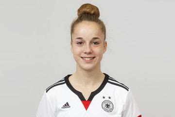 Gwinn started playing football at the age of eight years for tsg ailingen and later for vfb friedrichshafen. Giulia Gwinn - Alchetron, The Free Social Encyclopedia