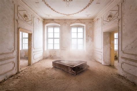 25 Stunning Abandoned Homes That Tell A Thousand Stories Urban