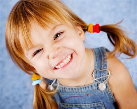 Wallpaper The Smile Of A Happy Little Girl 2560x1600 Hd Picture Image