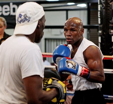 Footage of the arrest on 25 may shows a white police officer, derek chauvin, kneeling on mr floyd's. Floyd Mayweather - Floyd Mayweather Photos - Floyd ...