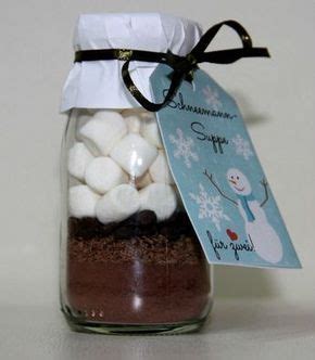 Die milch mach heiß, schokolade dazu, die marshmallows schmelzen im nu. Schneemannsuppe (= heiße Trinkschokolade) - Rezept und ...