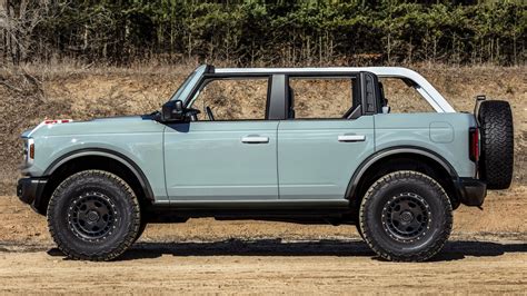 What jeeps can be flat towed. Rest Easy, RVers, the 2021 Ford Bronco Can Be Flat-Towed ...