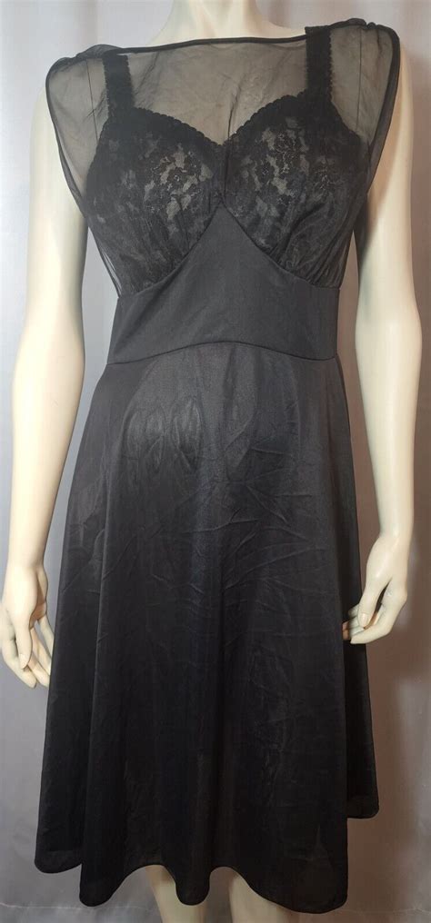 Vintage 1960s Hollywood Vassarette Nightgown Size 38 Gem
