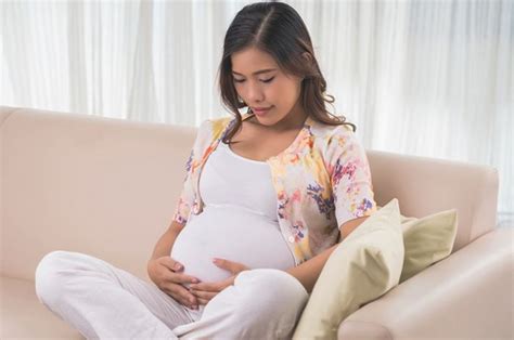 Tidurkan bayi di atas matras yang empuk dan berukuran pas Hamil Jadi Susah Buang Air Besar? Atasi dengan Cara Ini ...