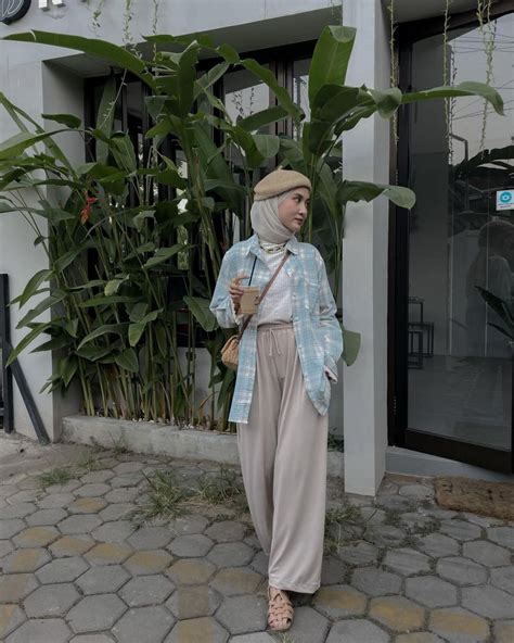 Ootd Hijab Dengan Outfit Nuansa Biru Perempuanwebid