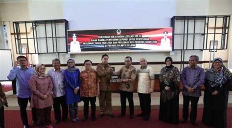 Kondisi kantor gubernur sulawesi barat di mamuju merupakan salah satu bangunan yang rusak parah akibat gempa dengan magnitudo 6,2. Sekretaris Daerah Sulsel Terima Kunjungan Baleg DPR RI ...