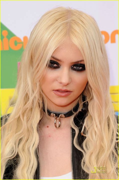 Taylor Momsen Kca 2011 Orange Carpet Taylor Momsen Photo 20676888