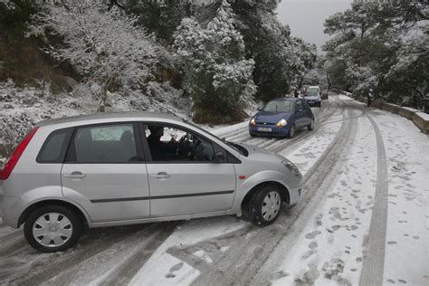 Boulder residents trekked through 5 inches of snow on monday after a cold front brought frigid temperatures and wet weather to most of the county. Travel chaos on Monday after several inches of snow fall ...