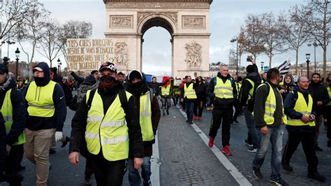 France Braces For Massive Yellow Vest Protests Macron News Al Jazeera