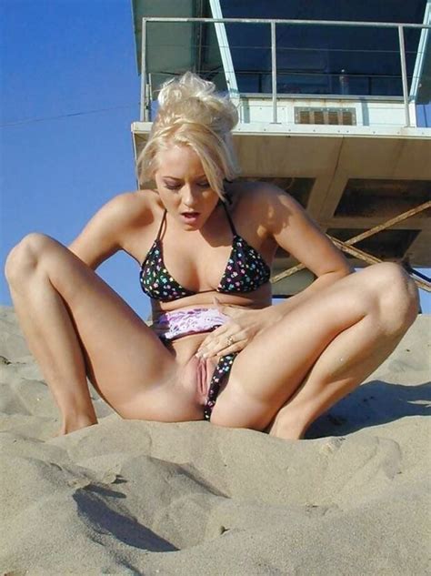 Blondie Got Sand In Her Good Pussy Stripnow