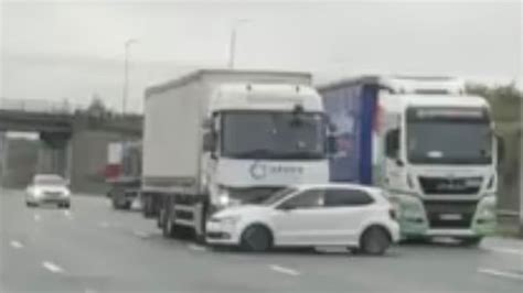 Dramatic Moment Lorry Driver Pushes Volkswagen Vw 65ft Along M1 Without Realising Mirror Online
