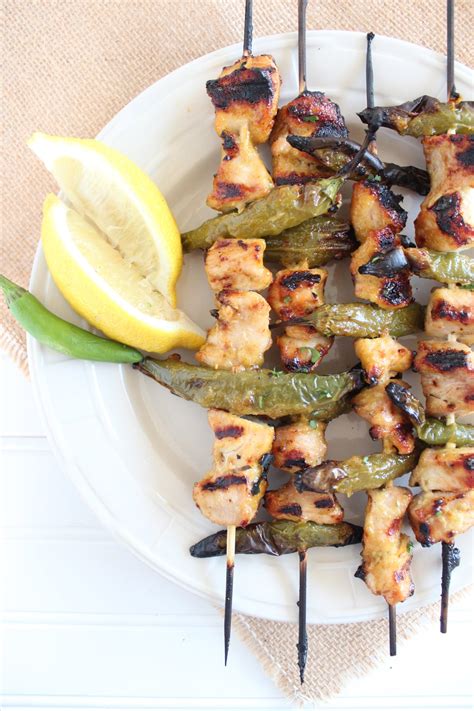 Pair the winning combo of chicken and chorizo with a sticky garlic, honey and thyme glaze. Roasted Jalapeño Honey Chicken Skewers | Roasted jalapeno ...