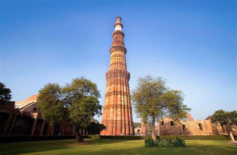 The Qutab Minar In Delhi India Trains