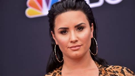 Demi Lovato Fans Organise Get Well Soon Singalong BBC News