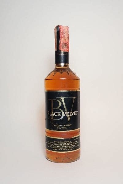 Black Velvet Blended Canadian Whisky Distilled 1973 40 75cl Old