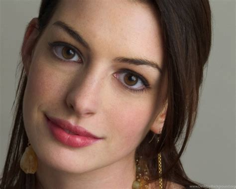 Face Closeup Of Anne Hathaway Wallpapers Desktop Background
