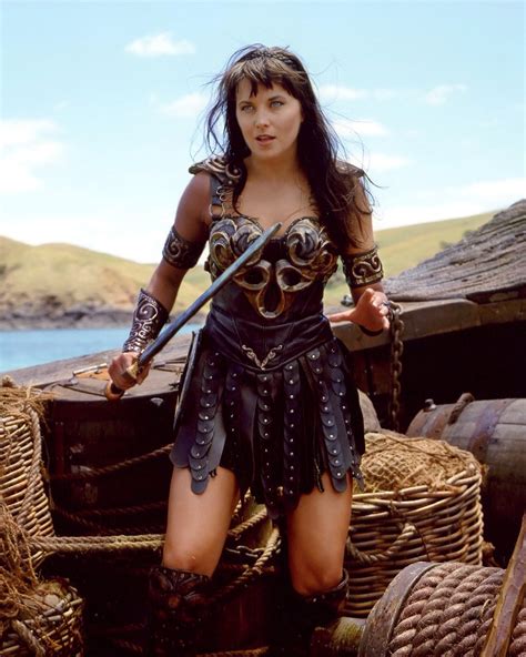 LUCY LAWLESS IN XENA WARRIOR PRINCESS 8X10 PUBLICITY PHOTO ZY 439