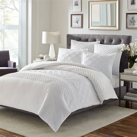 Speaking of decorative comforters, one usually opts for a white comforter set because it looks elegant as compared to the ones which have a lot of ornamental element. Stone Cottage Mosaic White Comforter Set, King - Walmart ...