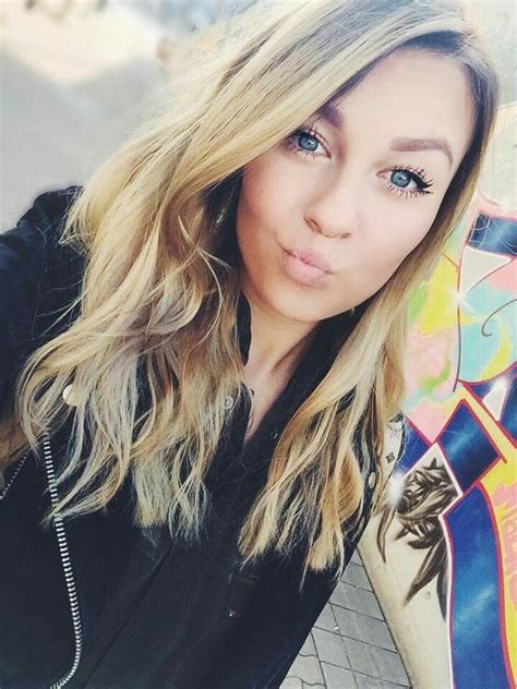 Jetzt einfach mit einem klick abstimmen und das ergebnis checken! Dagi bee # küsschen @foisinios | Dagi bee, Promis, Bilder