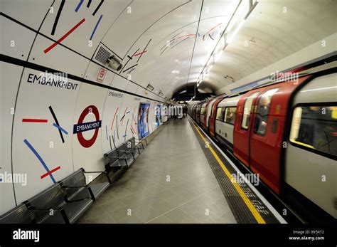 Embankment Underground Tube Station Northern Line Platform London