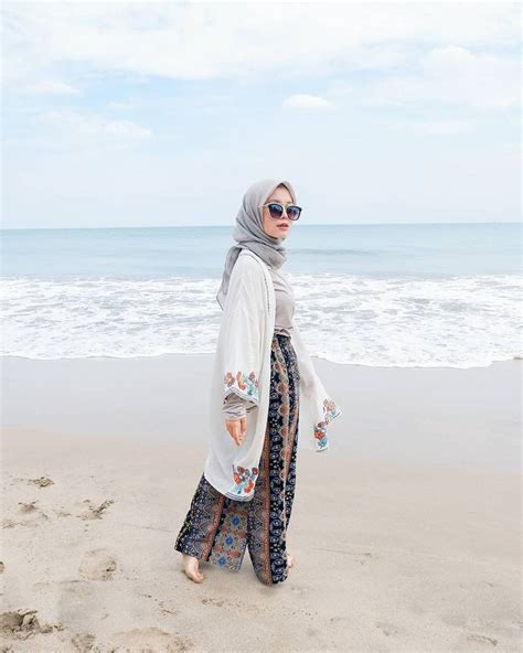 Tips mix and match untuk fashion wanita bertubuh gemuk warna. OOTD hijab untuk ke pantai di 2020 | Pakaian pantai ...