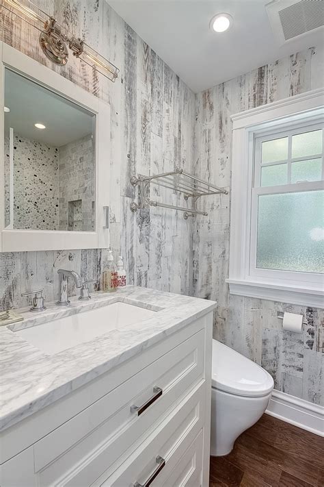 20 Pictures Of All White Bathrooms