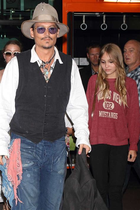 Who Is Lily Rose Melody Depp Facts And Profile Johnny Depp Daughter Glamour Us