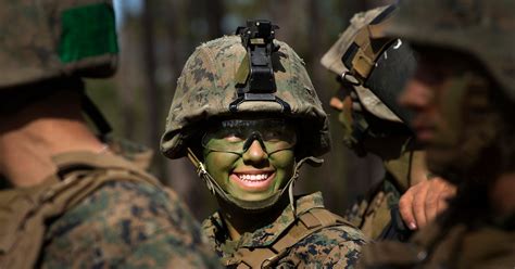 33 Powerful Photos Of Military Women Serving Their Country Huffpost