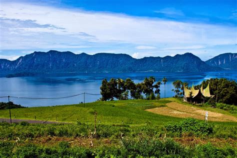 Maninjau merupakan danau vulkanik karena terbentuk dari letusan gunung sitinjau yang terjadi sekitar 52.000 tahun yang lalu. Merinding di Danau Terhening | Good News from Indonesia