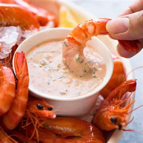 Arrange broiled shrimp over ice on a platter and serve with a dipping sauce like creamy remoulade or classic cocktail sauce. Pretty Shrimp Cocktail Platter Ideas : Pin On Bracs Menu - diariodeunfotogrfoviajero