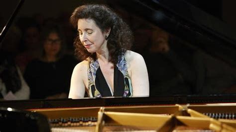 New Classical Tracks Angela Hewitt Explores Beethovens Piano Sonatas