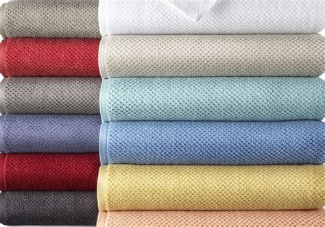 When it comes to choosing bath towels, there are many different options on the market. You can get these highly rated JCPenney quick-dry bath ...