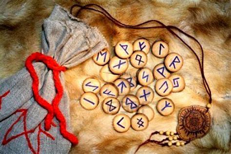 Technique De Divination Avec Des Cailloux - Tirage de runes gratuit en ligne réponse à une question