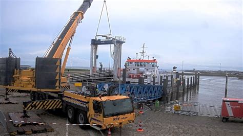 Brug Uit Water Getakeld Auto S Kunnen Weer Op De Boot Naar Schiermonnikoog