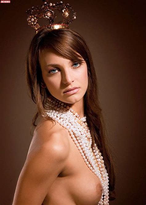 Florencia Onori Nue Dans Playboy Magazine M Xico Sexiezpicz Web Porn