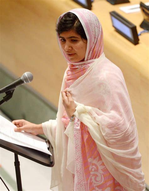 Malala yousafzai 'deeply worried' as taliban take control in afghanistan. Malala : « Les talibans n'ont pas réussi à me faire taire ...