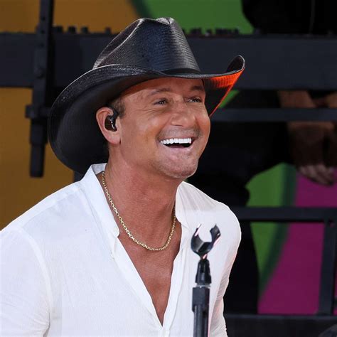 Tim Mcgraw Shares Loving Photo Of Wife Faith Hill You Light Up Every