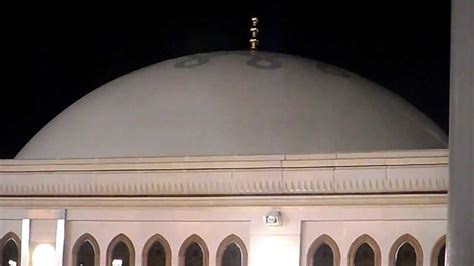 Masjid nabawi adalah masjid kedua yang dibangun oleh rasulullah saw., setelah masjid quba yang didirikan dalam perjalanan hijrah beliau dari mekkah ke madinah. Kubah Masjid Nabawi Bergerak - YouTube
