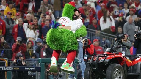 watch jason kelce talks being best friends with the phillie phanatic after chugging beer