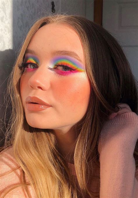 ideas de maquillaje arcoíris para celebrar el mes LGBTQ Glamour