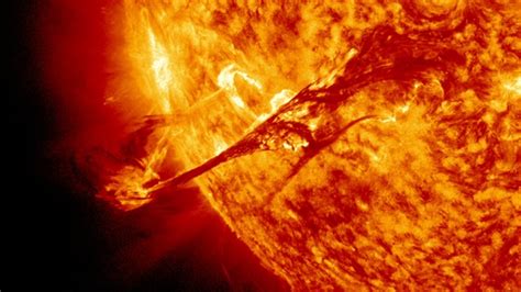 Stunning Images Of A Recent Coronal Mass Ejection Giant Freakin Robotgiant Freakin Robot
