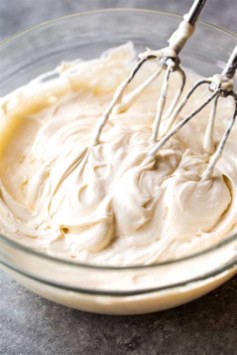 This recipe delivers a basic cream cheese frosting using just butter, cream cheese, confectioners' sugar, and vanilla. Favorite Cream Cheese Frosting - Sallys Baking Addiction