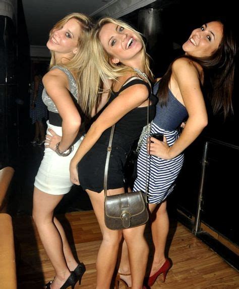 Going With Your Lesbian Partner At Night Club And Pubs For More Fun Dating Girls Night